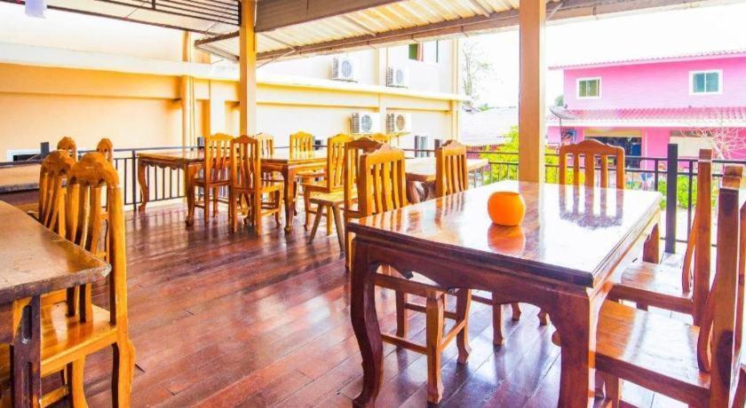 فندق Oyo 561 Kor Wanburi براشاوب خيرى خان المظهر الخارجي الصورة